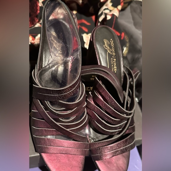 Beautiful Donald J Pliner Antique Metallic Strappy Heels - Picture 3 of 6